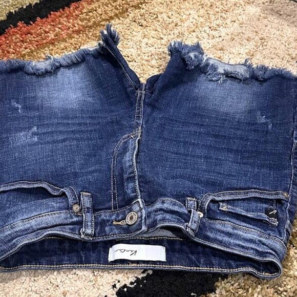 NWOT KanCan Blue Jean Shorts MEDIUM Flayed hem line Distressed - Picture 9 of 15
